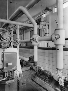 43825 Interieur van het fruitkoelhuis op het terrein van het Gebouw voor Groenten- en Vruchtenveilingen aan de ...